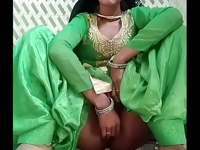Desi Village aunty fingering and squirt for her lover // See Utter Legitimate min Video At http://www.filf.pw/auntysquirt