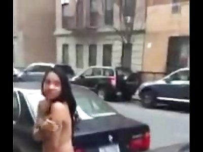 Legitimate Su novio la desnuda en la calle por engañarlo(Sin censura)