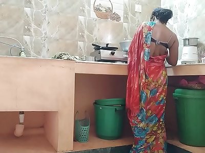 Desi indian Cheating maid Fucked By house proprietor In Kitchen