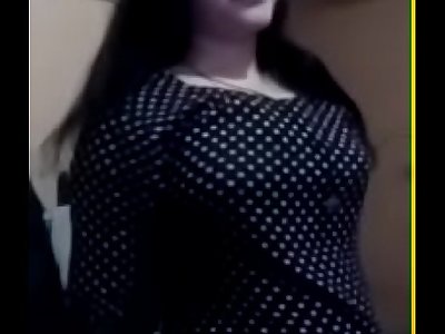 Sexy desi Girl Showing her Boobs and Cunt