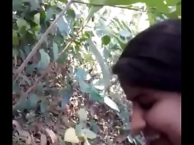 Desi girl very nice throating n fucking in forest - HornySlutCams.com